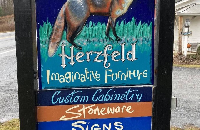 Quiet, spacious, private, beautiful views above art studio