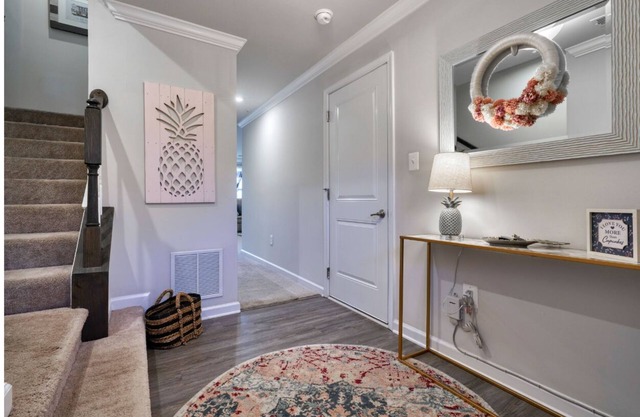 Quiet Townhome - Located near major hospitals and Tradepoint Atlantic