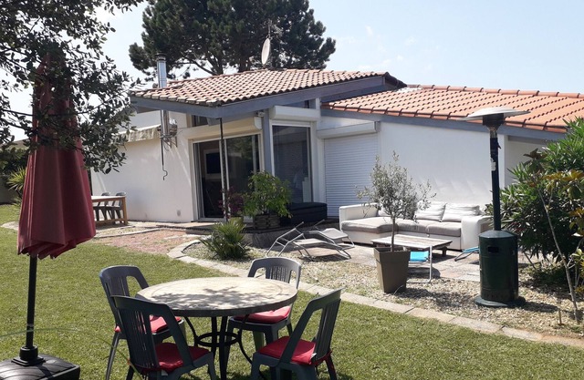 Quiet villa with jacuzzi and close to the beaches