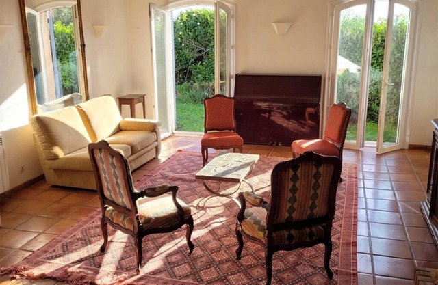 Quiet villa with maxi pool