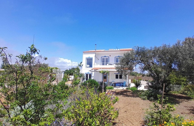 QUINTA in TOP-LOCATION in front of the Atlantic Ocean and directly in front of Fuseta!