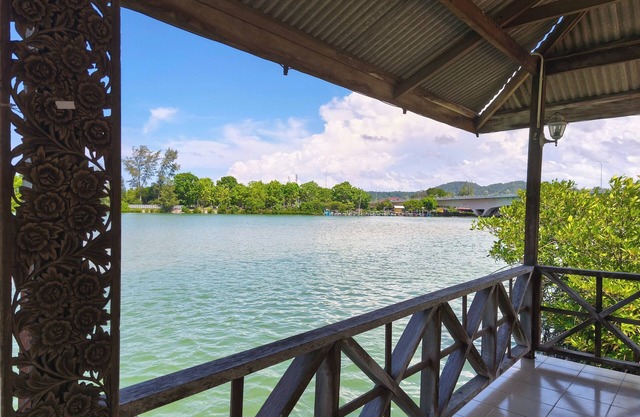 Qurata Riverside Resort