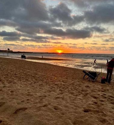 Résidence de luxe vue piscine très bien situé plages Mimosas Sablettes