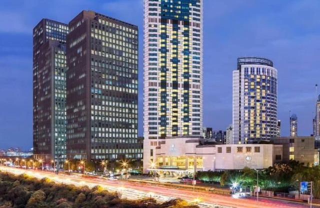 R 1542 Doubletree By Hilton Hotel Shanghai Pudong with Arcade(Game) Room , Garden , And Tennis Court