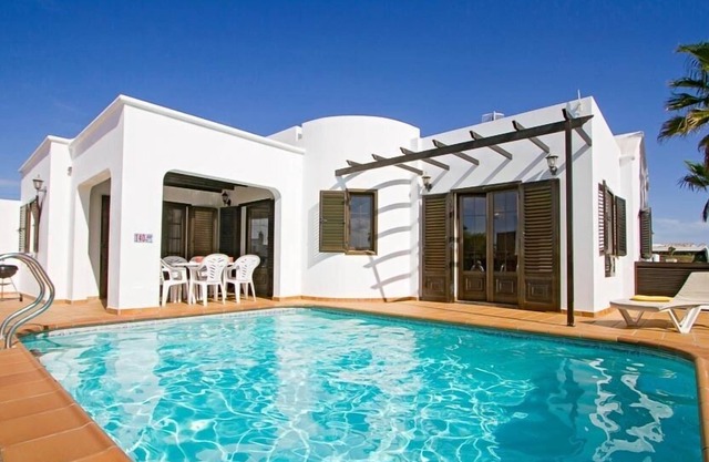 R 5010 Villa Androula with Table Tennis,Dining Facilities & Portable BBQ.