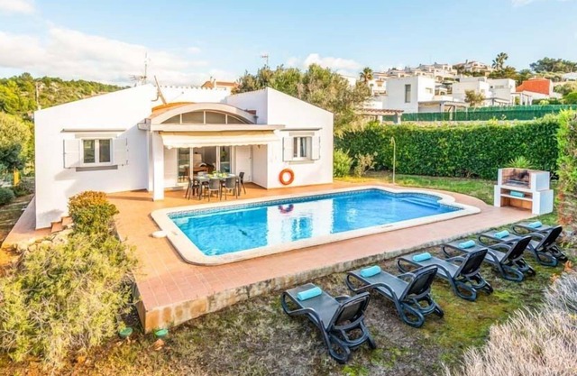 R 5032 Villa Cullen with Brick Built BBQ, Dining Facilities & Private Pool.