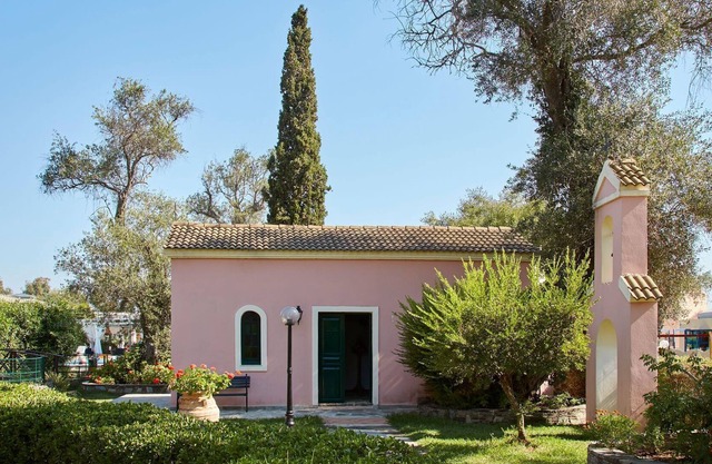 R 988 Eustace Villa Double Room with Garden View, Gym & Golf - Full Board.