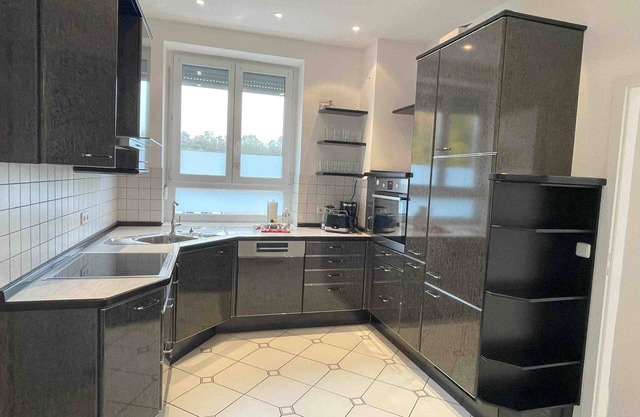 (R111) Large, modern fitter's apartment/temporary apartment