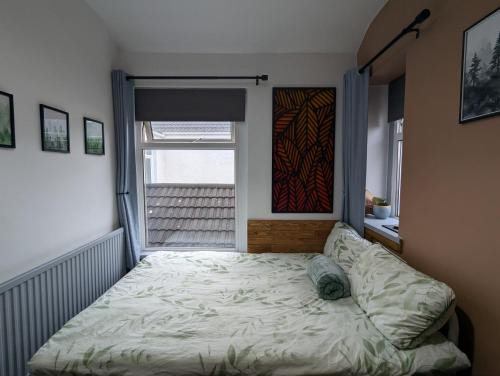 R3 - Cozy Small Double - City & Beach Access, WIFI, Free Parking - Self Catering