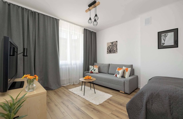 Racławicka 15 | Modern Studio for 4 | Smart TV