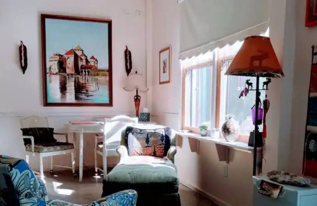 Rainbow Ridge Retreat: Mountains, Wineries & MORE