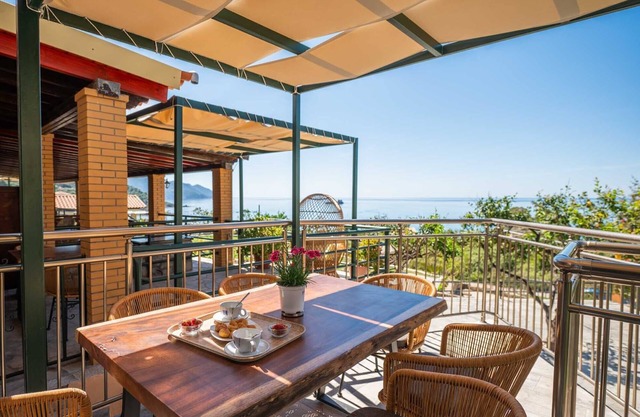 Rainbow villa, 40 meters from Pelekas beach with wonderful seaview 93 sq