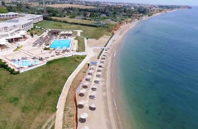 Ramada Plaza by Wyndham Thraki