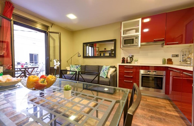 RamblasRentals Cozy Renovated 2BR with Balcony Lift 20M Rambla - Parking - Wifi