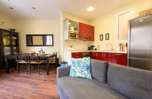 RamblasRentals Design Renovated Apartment AC Balcony10m Ramblas - Parking - Wifi