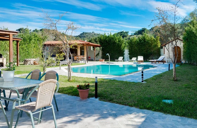 Raphael's Villa with Swimming Pool