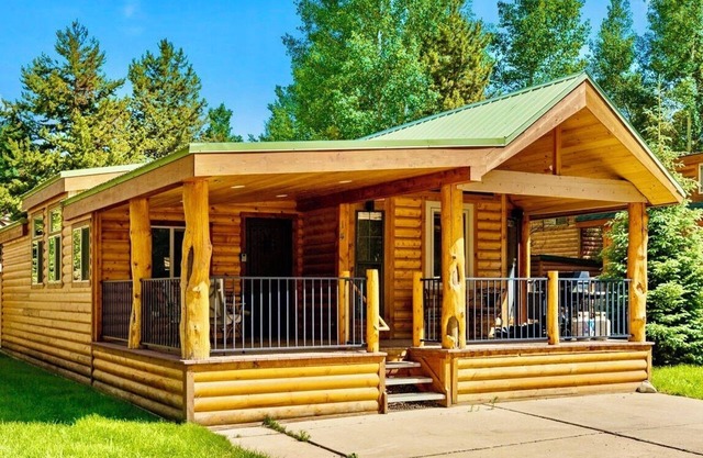 Rare single level 2 bed 2 bath Chalet on Shuttle Route minutes to Breckenridge