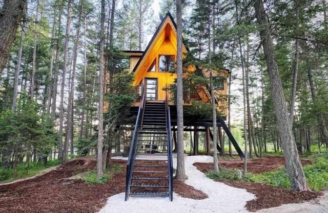 Raven's Nest Treehouse at Montana Treehouse Retreat