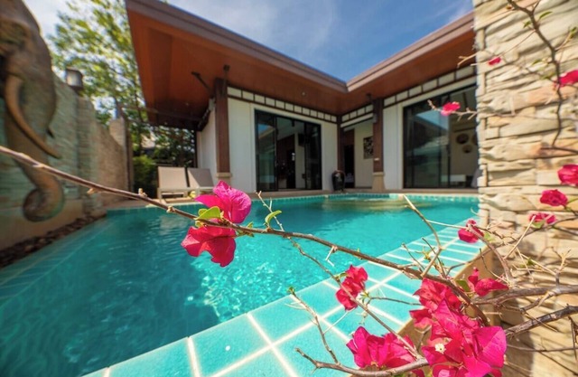 Rawai VIP Villas & water Park 700m to beach