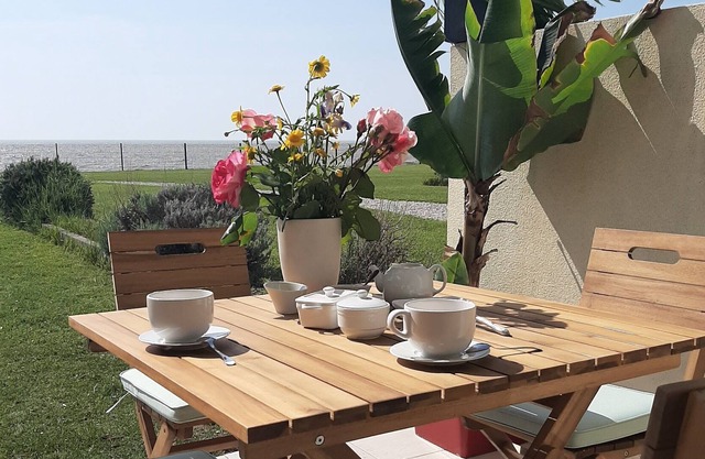 RC studio with direct access to the sea, facing the islands of Aix, Oléron.