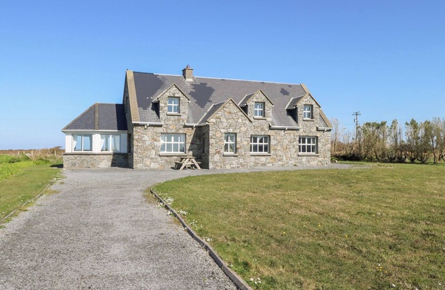 REALT NA MAIDNE, family friendly in Claddaghduff, County Galway