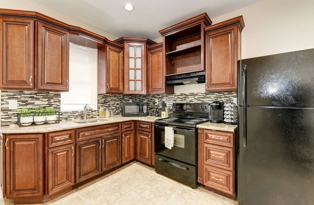 Rebecca's Residence - Luxurious, Elegant & Comfortable Family-Sized Home!