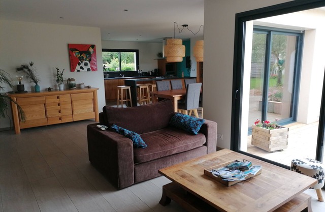 Recent single storey house - Trégastel pink granite coast - all convenience on foot