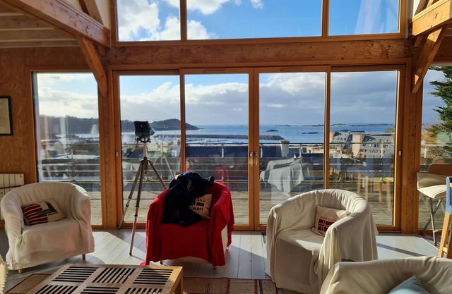 Recent wood-frame villa with panoramic view of the port and islands.