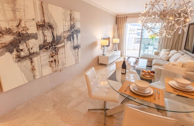 RECENTLY REFURBISHED APARTMENT IN THE HEART OF PUERTO BANÚS!