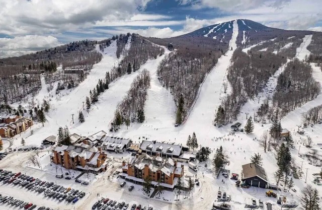 Recently Updated Ski-In/Ski-Out at Pico Mountain - Steps to the Lifts