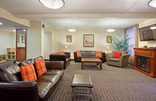 Recharge & Relax, 4 Spacious Units, Full Kitchens, Minutes to Chinatown