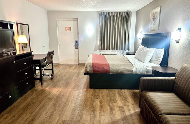 Red Carpet Inn Norwalk