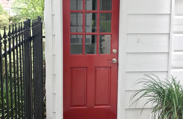 Red Door In The Woods Guest House