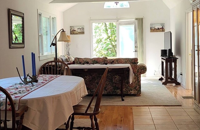 Red Door Ranchn3 Bedroom, 2 Bathn1/2 mile to beach with lifeguard nAC, WiFi, n