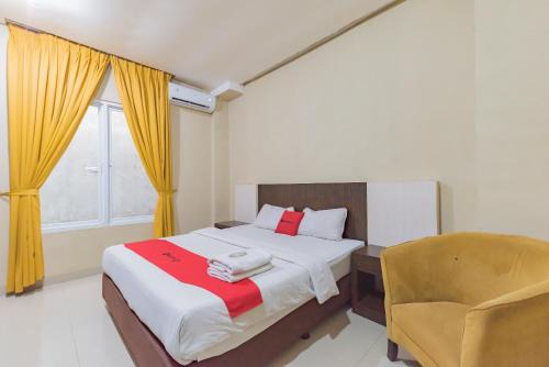 RedDoorz at La Mega near Pasar Pagi Cirebon