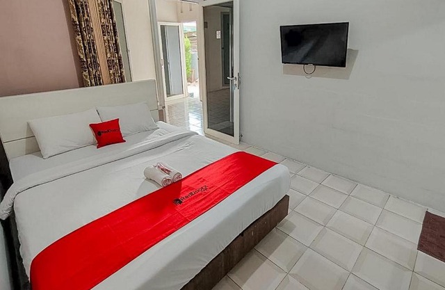 RedDoorz near Alun Alun Batu 2