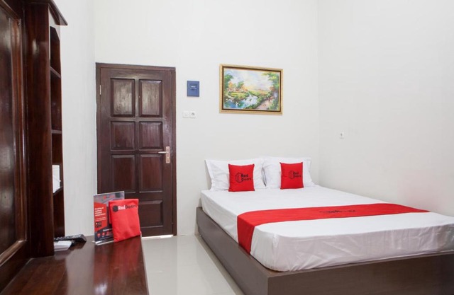 RedDoorz near Banyuwangi Baru Station