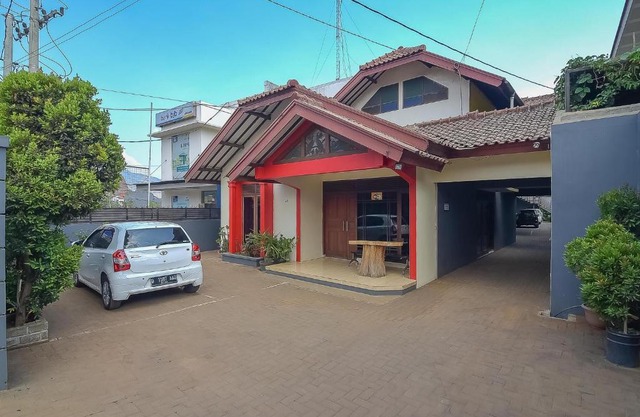 RedDoorz near IPDN 2