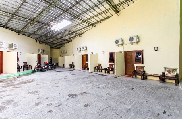 RedDoorz near Prambanan Temple