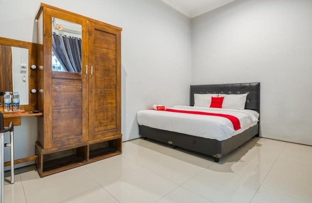 RedDoorz near Surabaya Zoo