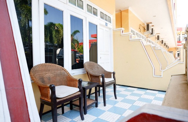 RedDoorz Plus near Stadion Wijaya Kusuma