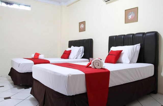 RedDoorz Plus @ Otista Garut