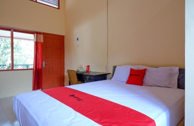 RedDoorz Syariah near Alun Alun Purwokerto