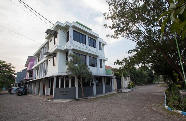 RedDoorz Syariah near DBL Arena 2