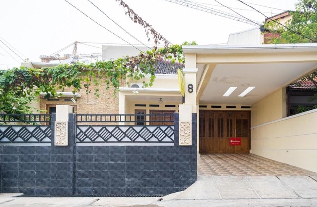 RedDoorz Syariah near Grand Kota Bintang