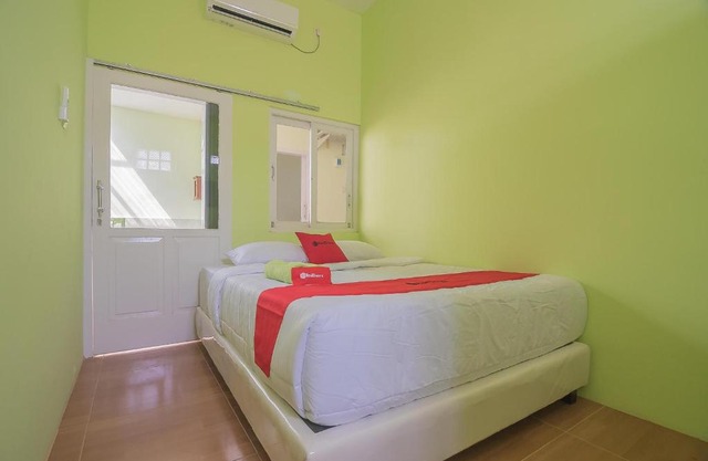 RedDoorz Syariah near Museum Wisma Karya Subang