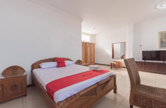 RedDoorz Syariah near Taman Kota Kuningan