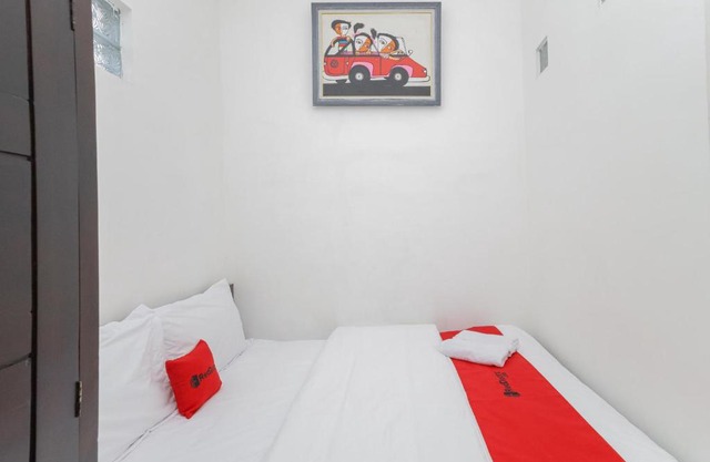 RedDoorz Syariah near Universitas Jember