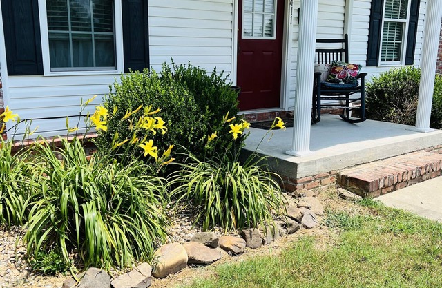 Redstone Suites- Minutes To Everything. 2 Bd. 2 Bath Very Clean!