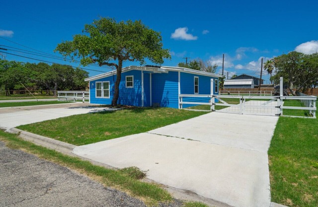 Reel Redneck Retreat-Boat & RV Parking Onsite-Less than 5 minutes from Mickey's!